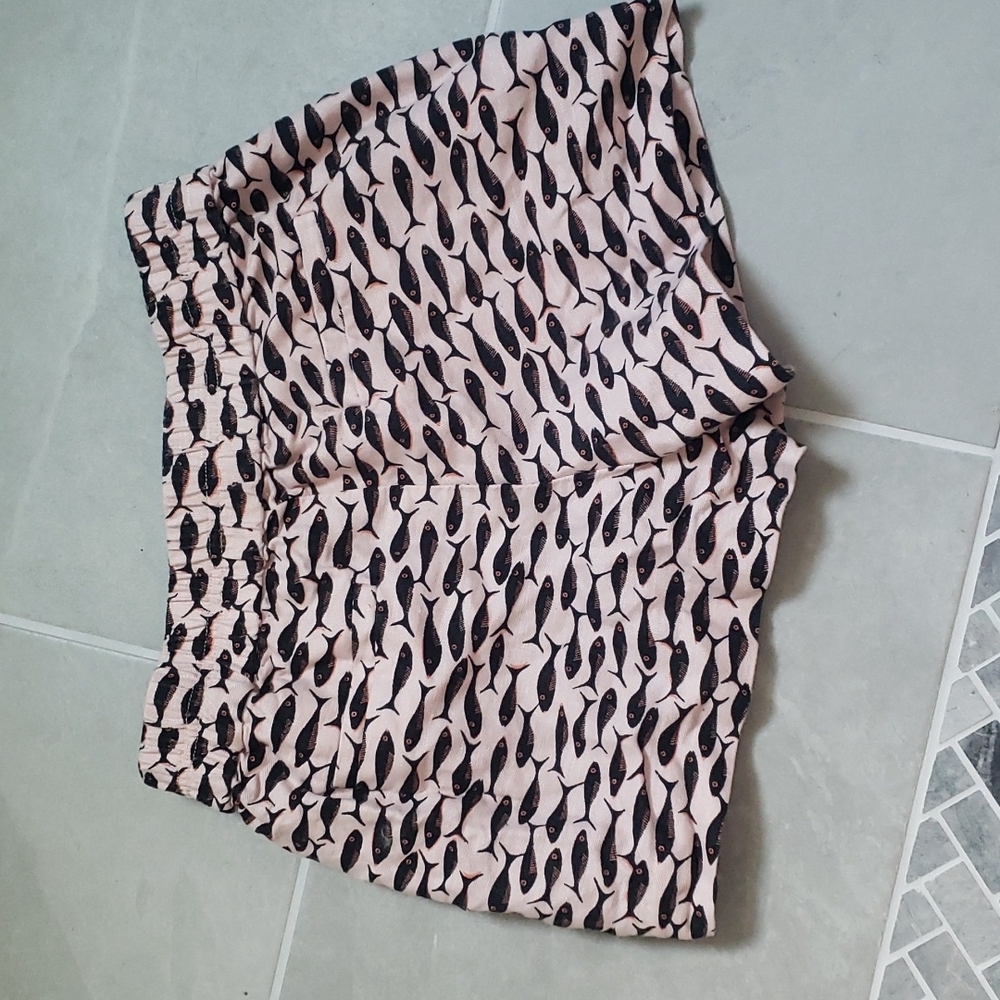 J. Crew pull on shorts with minnows - Picture 2 of 5